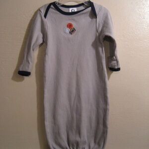 GERBER boys onesie size 0 to 6 months